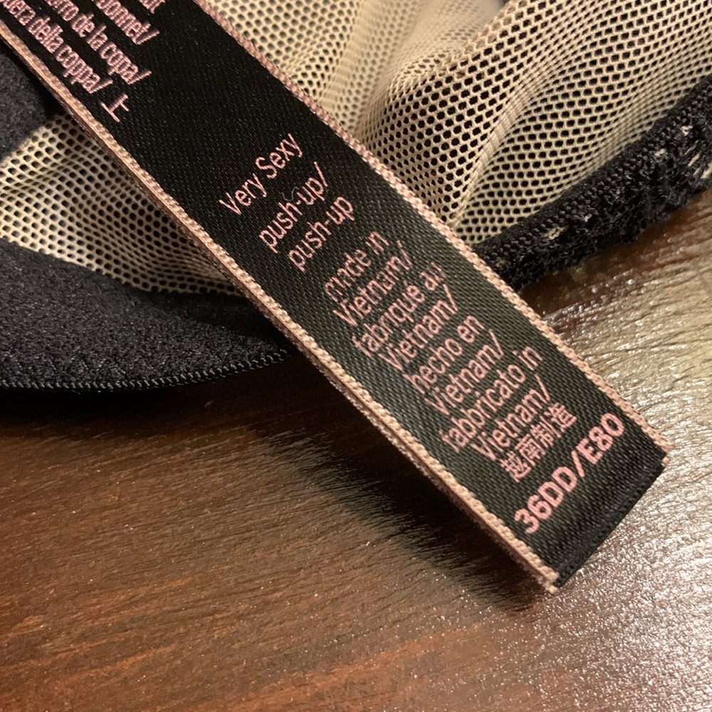 💃 Victoria’s Secret 38DD Lace Bra – Because the Girls Deserve Luxury! 💃 - Picture 15 of 15